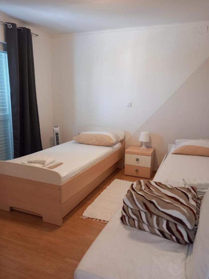 Apartman Nika ราชานาส ภายนอก รูปภาพ